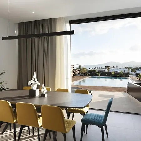 In Puerto Del Carmen Sleeps 10 Includes Swimming Pool And Air Con Villa *