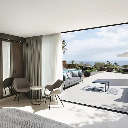 In Puerto Del Carmen Sleeps 10 Includes Swimming Pool And Air Con Puerto del Carmen