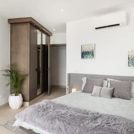 Villa In Puerto Del Carmen Sleeps 10 Includes Swimming Pool And Air Con *