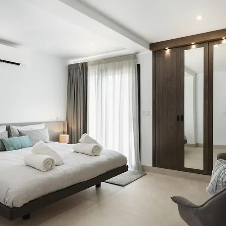 In Puerto Del Carmen Sleeps 10 Includes Swimming Pool And Air Con * Puerto del Carmen (Lanzarote)